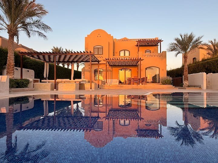 Villa exterior & pool